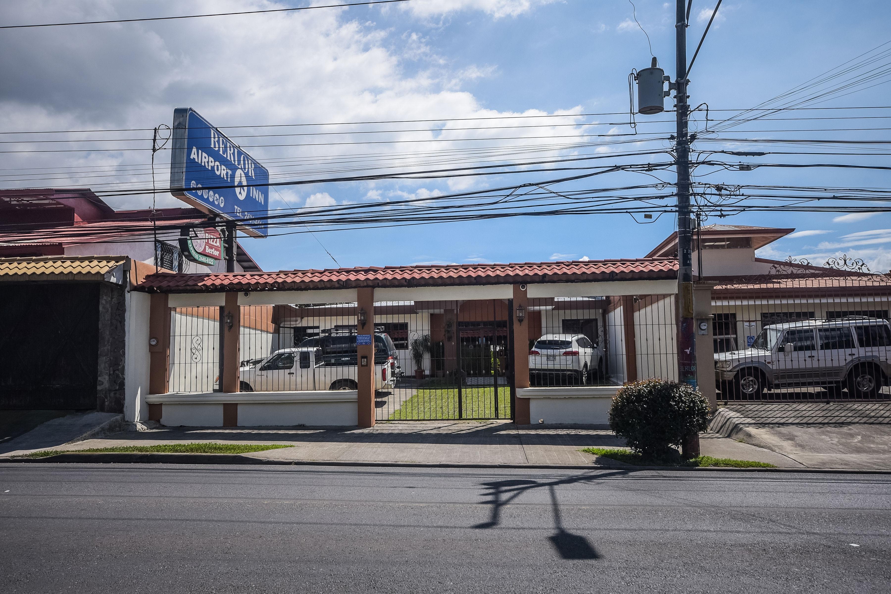 Berlor Airport Inn Alajuela Exterior foto